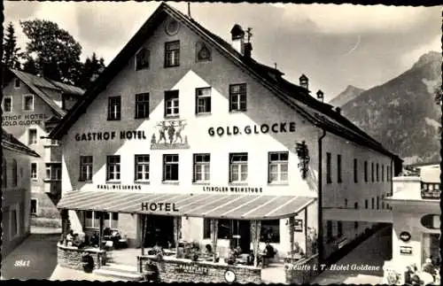 Ak Reutte in Tirol, Hotel Goldene Glocke