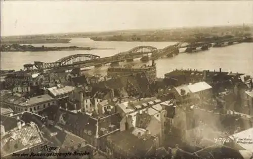 Ak Riga Lettland, Panorama, von den Russen gesprengte Brücke