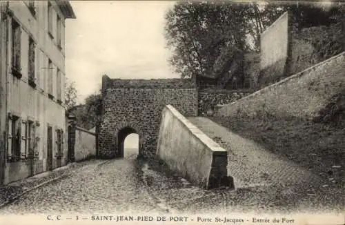 Ak Saint Jean Pied de Port Pyrénées Atlantiques, Porte St-Jacques, Eingang zur Festung