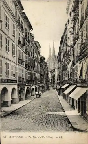 Ak Bayonne Pyrénées Atlantiques, Rue du Port Neuf