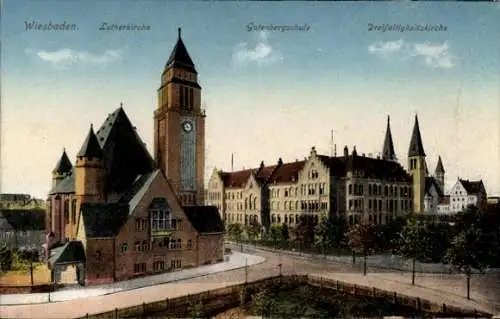Ak Wiesbaden in Hessen, Lutherkirche, Gutenbergschule, Dreifaltigkeitskirche