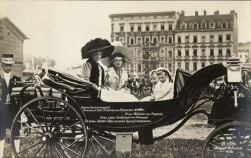 Ak Kronprinzessin Cecilie von Preußen, Prinzessin Eitel Friedrich, Prinz Wilhelm, Louis Ferdinand