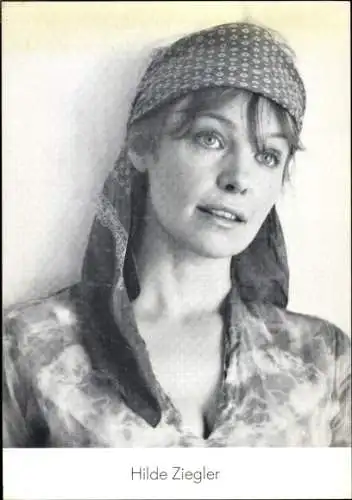 Ak Schauspielerin Hilde Ziegler, Portrait, Autogramm, Kopftuch
