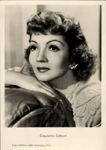 Ak Schauspielerin Claudette Colbert, Portrait