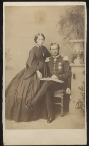 CdV Portrait Ludwig IV. von Hessen-Darmstadt mit seiner Gemahlin Alice