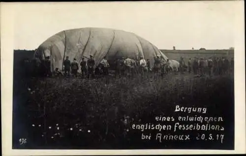 Foto Ak Anneux Nord, Bergung eines entwichenen englischen Fesselballons, I WK