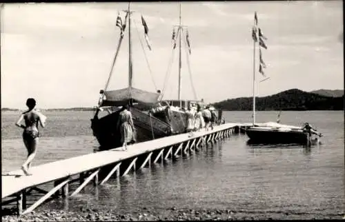 Ak Korfu Griechenland, Boote am Anlegesteg