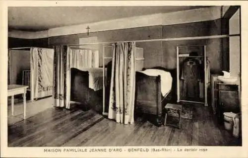  Ak Benfeld Elsass Bas Rhin, Maison Familiale Jeanne d'Arc, rosa Schlafsaal