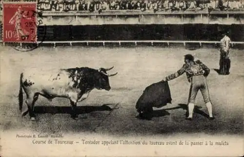 Ak Bull Racing, Toreador macht den Bullen auf sich aufmerksam, bevor er ihn an die Muleta weitergibt