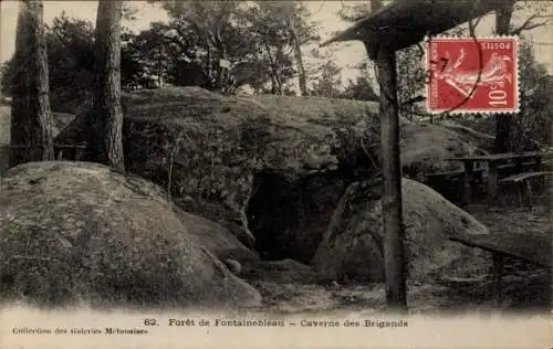 Ak Fontainebleau Seine et Marne, Foret, Caverne des Brigands