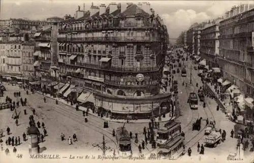 Ak Marseille Bouches du Rhône, La rue de la Republique