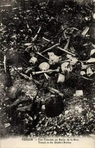 Ak Verdun Meuse, une Tranchee au Ravin de la Mort