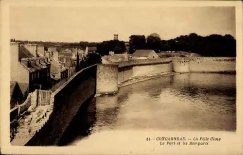 Ak Concarneau Finistère, La Ville Close, Le Port, les Remparts