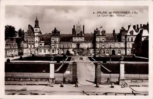 Ak Fontainebleau Seine et Marne, Palais, Cour des Adieux