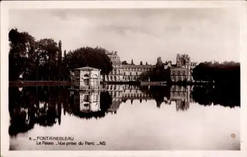 Ak Fontainebleau Seine et Marne, Palais, Vue prise du Parc