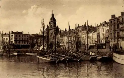 Ak La Rochelle Charente Maritime, Hafen, Grosse Horloge