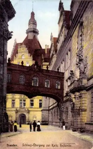 Ak Dresden Altstadt, Schlossübergang zur katholischen Hofkirche