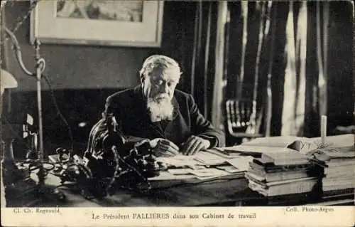 Ak Präsident Armand Fallieres am Schreibtisch, Portrait