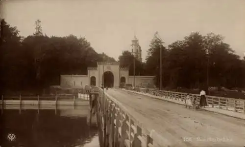 Ak Lindau am Bodensee Schwaben, Landtorbrücke