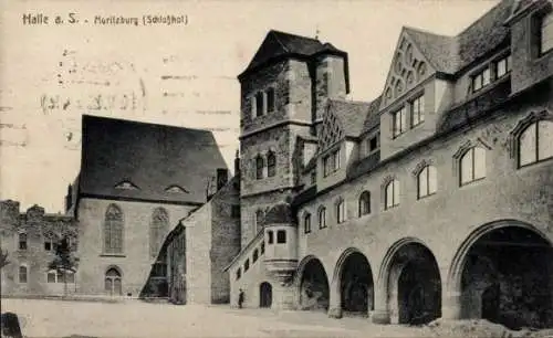 Ak Halle an der Saale, Moritzburg, Schlosshof