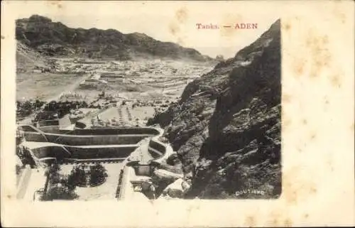 Ak Aden Jemen, Tanks, Blick auf den Ort