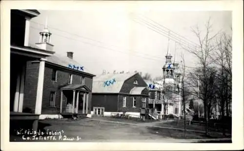 Foto Ak Saint Félix de Valois Quebec Kanada, Kirche, Pastorat, Jungen College