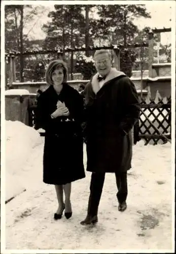 Ak Schauspieler Dieter Bonche und Frau, Portrait im Schnee