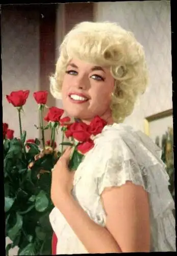 Ak Schauspielerin Jayne Mansfield, Portrait mit Rosen