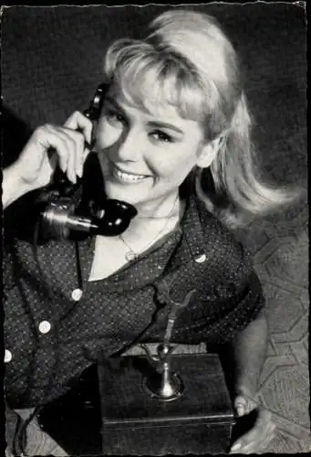 Ak Schauspielerin Susanne Cramer, Telefon