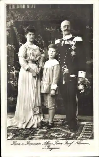 Ak Prinz Alfons und Prinzessin Sophie von Bayern mit Sohn Joseph Clemens