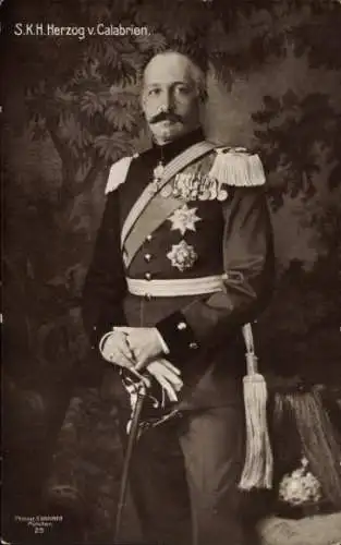 Ak S.K.H. Herzog Ferdinand von Calabrien, Uniform, Säbel