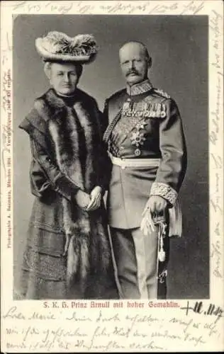 Ak Prinz Arnulf von Bayern mit hoher Gemahlin, Standportrait, Uniform, Pelz