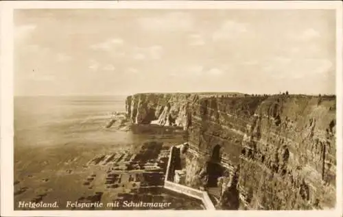 Ak Nordseeinsel Helgoland, Felspartie mit Schutzmauer