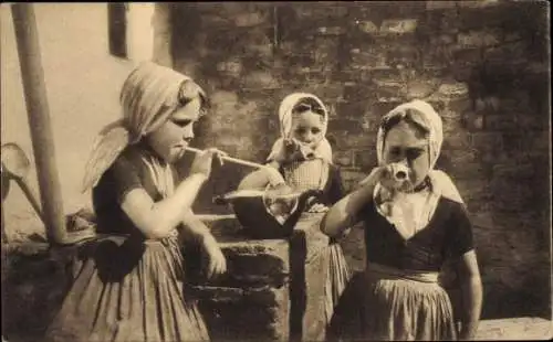 Ak Zeeland Niederlande, Niederländische Volkstrachten, Blowing Bubbles