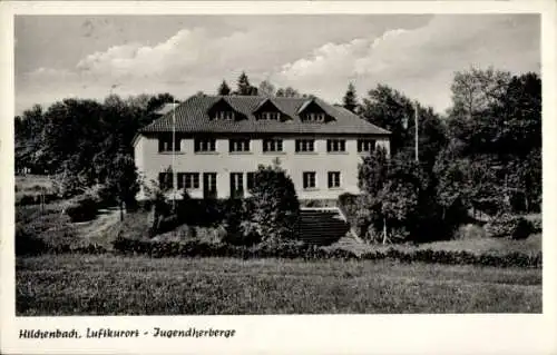 Ak Hilchenbach, Blick zur Jugendherberge, Wiese, Bäume