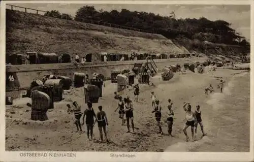 Ak Ostseebad Nienhagen in Mecklenburg, Strand, Badegäste, Strandkörbe