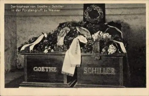 Ak Weimar in Thüringen, Fürstengruft, Sarkophage von Goethe und Schiller