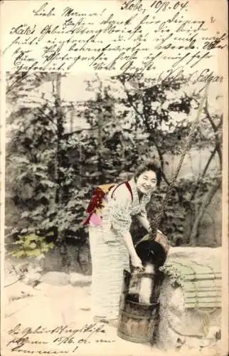 Ak Japan, Japanerin am Brunnen