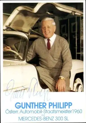 Ak Schauspieler Gunther Philipp, Portrait im Oldtimer, Autogramm