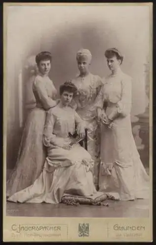 Cabinet Foto Herzogin Thyra v. Cumberland zu Braunschweig mit Prinzessinnen Louise, Olga, Alexandra
