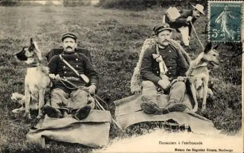 Ak Französische Grenzsoldaten mit Hunden