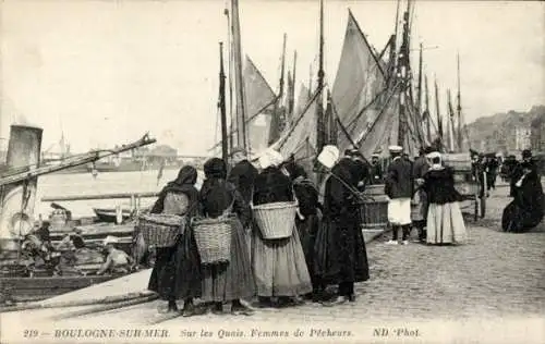 Ak Boulogne sur Mer Pas de Calais, Sur les Quais, Femmes de Pecheurs