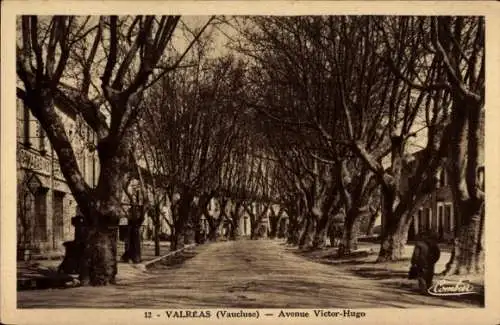 Ak Valréas Vaucluse, Avenue Victor-Hugo