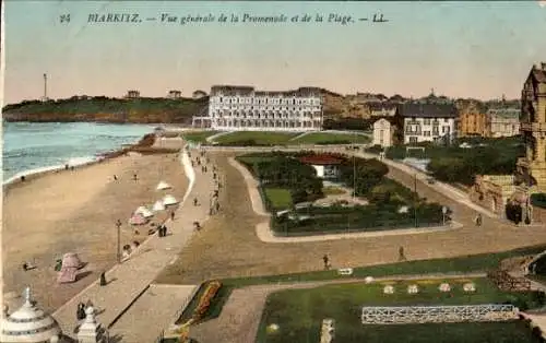 Ak Biarritz Pyrénées Atlantique, Vue generale de la Promenade et de la Plage