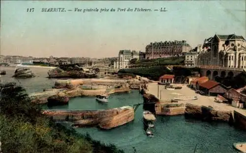Ak Biarritz Pyrénées Atlantique, Vue generale prise du Port des Pecheurs