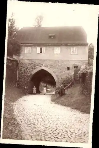 Foto Ak Görlitz in der Lausitz, Haus, Tor, Straße