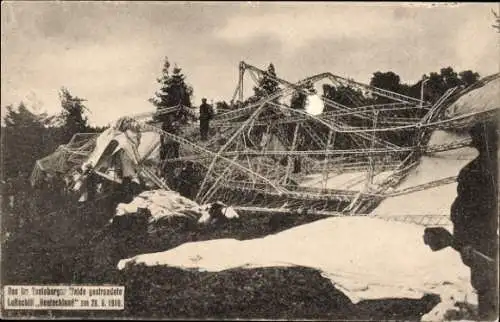 Ak Zeppelin Luftschiff Deutschland, 1910 im Teutoburger Wald gestrandet