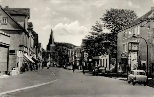 Ak Bünde in Westfalen, Bahnhofstraße mit Blick auf die alte Kirche