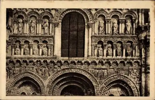 Ak Poitiers Vienne, Kirche Notre-Dame-la-Grande, Statuen