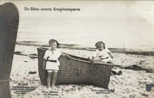 Ak Die Söhne des Kronprinzenpaares, Prinz Wilhelm von Preußen, Louis Ferdinand , Strandkorb